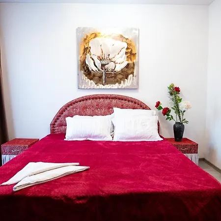 5 Bedrooms Luxury בית הארחה