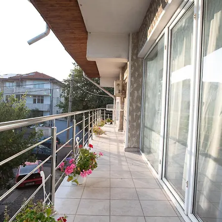5 Bedrooms Luxury בית הארחה *