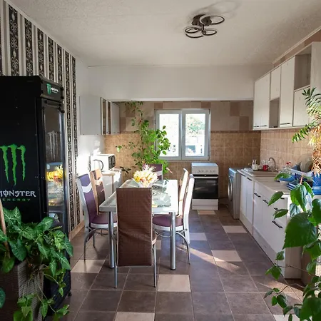 בית הארחה 5 Bedrooms Luxury בוקרשט