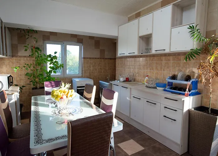 5 Bedrooms Luxury Konukevi Bükreş