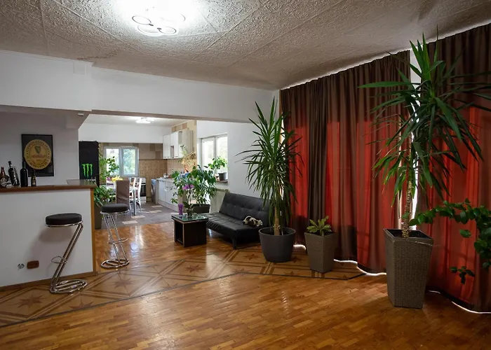 5 Bedrooms Luxury Vendégház *