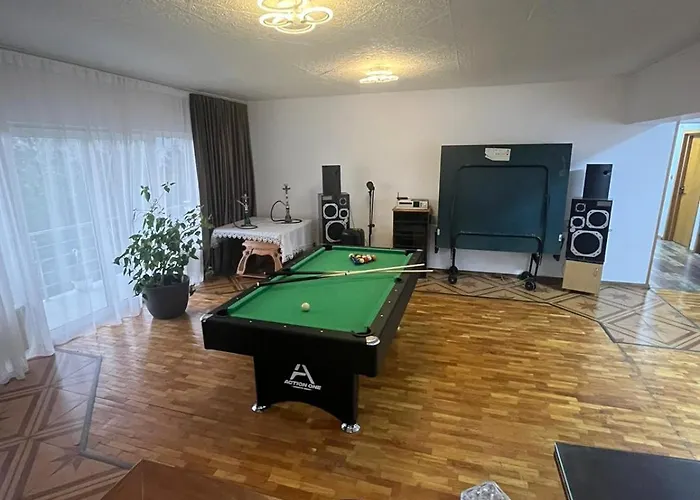 5 Bedrooms Luxury * Bukarest