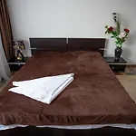 بيت ضيافة 5 Bedrooms Luxury بوخارست