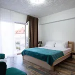 5 Bedrooms Luxury بيت ضيافة *