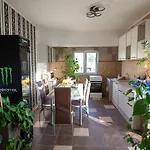 بيت ضيافة 5 Bedrooms Luxury بوخارست