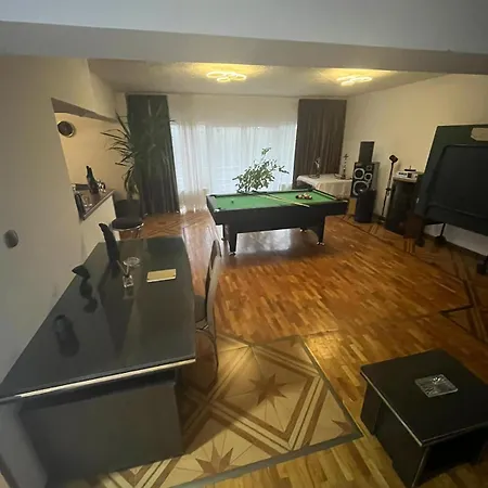 5 Bedrooms Luxury בית הארחה