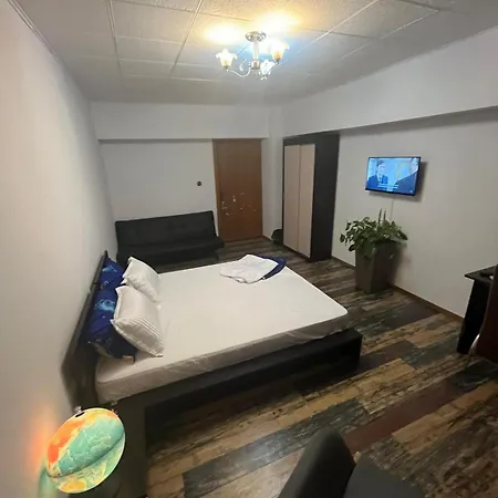 5 Bedrooms Luxury בוקרשט