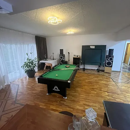 5 Bedrooms Luxury * Bukarest