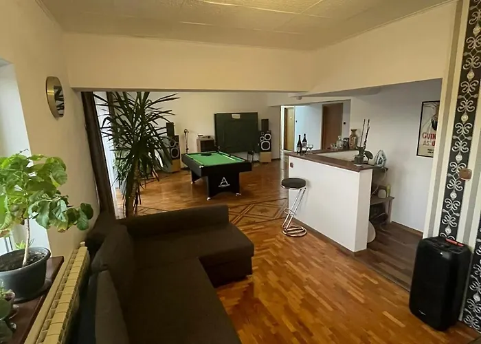 5 Bedrooms Luxury * ブカレスト