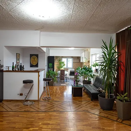 5 Bedrooms Luxury Pensiune *